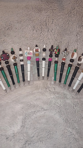 MzKaylaB's Pen Den - Thumbnail