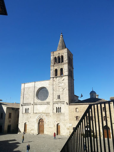 Guida turistica dell'Umbria Cinzia Conte - Dove le pietre raccontano