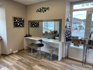 Photo n°1 de AMBIZEN COIFFEUR CREATEUR à Bons-en-Chablais (Salon de coiffure)