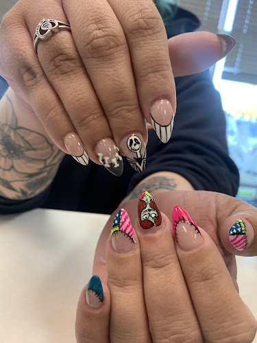 Beyond Nails interior view