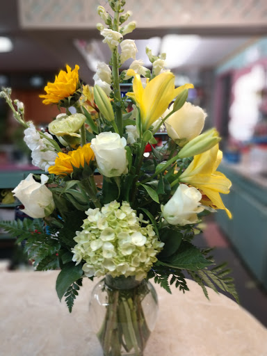 Sandy's Flowers & Gifts - Thumbnail