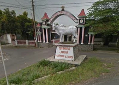 Photos of patung sapi dan gapura desa jatisari sapen