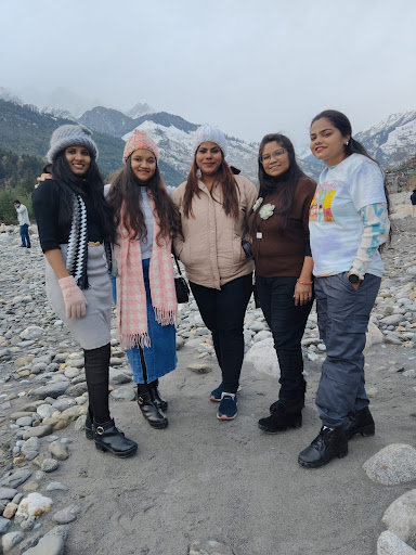 Our lovely guests from Manali had an amazing experience with BlueSky Travels! 🌄✨ They were truly… post image