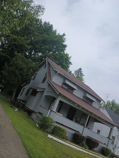 Scott's Roofing LLC Logo