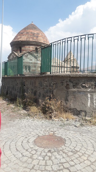Photos of &Uuml;&ccedil; K&uuml;mbetler