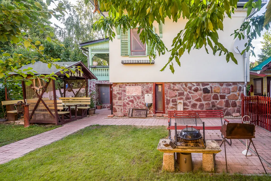 Tamás apartmanház Balatonföldvár szívében-egész évben nyitva!