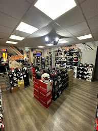 Photo n°35 de TEAMAXE GRANDE ARMEE à Paris (Magasin de pièces et d'accessoires pour motos)