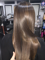 Photo n°24 de Beauty Saloon - Expert Lissage TANIN Brésilien et Extension Cheveux Tissage SANS TRESSES à Paris (Institut de beauté)