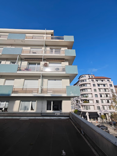 Cet appartement au troisième étage d’un petit immeuble...