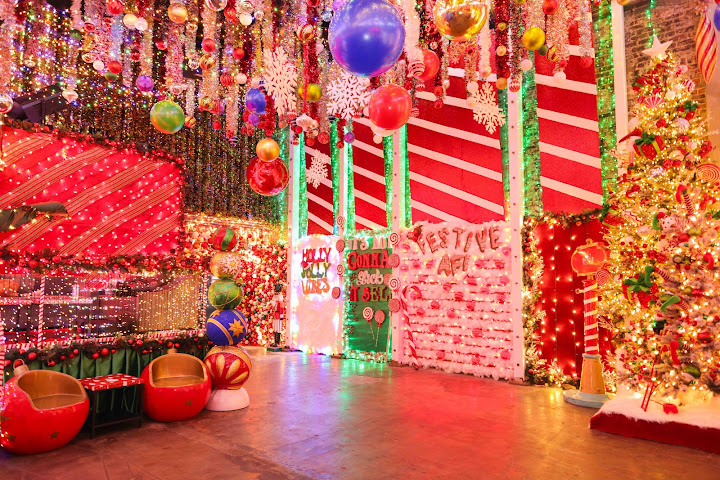 Frosty's Christmas Bar - Los Angeles by null