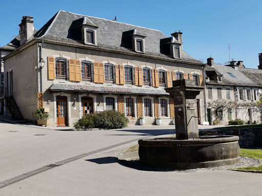 Photo de Écrin d'Auvergne insolite : Cabane - Lodge avec Spa Privatif Auvergne à Champs-sur-Tarentaine (15270)