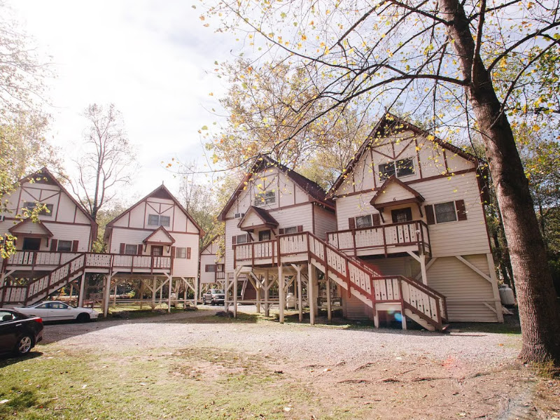 The Riverbend Hotel And Cabins photo