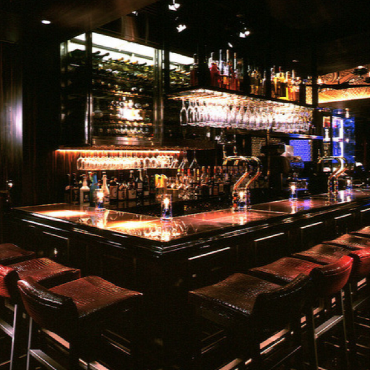 Aqua Restaurant Bar ラグシス イタリア料理店