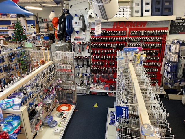 Force 4 Chandlery Port Hamble - Sporting goods store