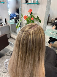 Photo n°5 de Coiff'Laurence à Salindres (Salon de coiffure)