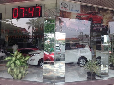 Photos of TOYOTA SURABAYA AUTO