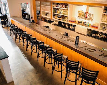 Saltwater Bar and Kitchen by Big Mike 128 Bay Ave, Highlands, NJ 07732