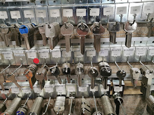 Photo n°9 de Cordonnerie Le bonheur est dans le pied à Sèvremoine (Cordonnier)