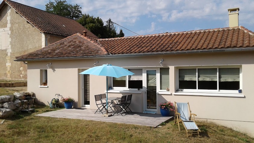 Image de Gîte et chambre d'hôtes LA PERIGOURDINE avec étang privé