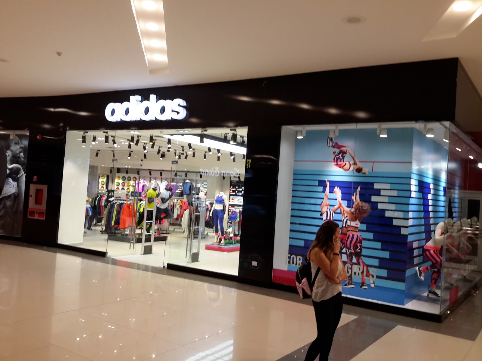 Tripify - adidas Store Santa Ventura Mall, Santa Cruz de la