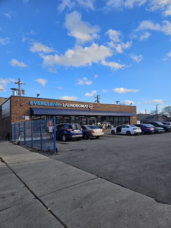 Self-service laundry at Everclean Laundromat, Chicago, IL