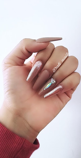Dali nails