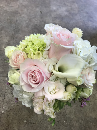 Gabby's Flowers (inside Yesi's Flowers) - Thumbnail