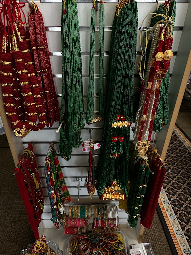 Maya's Collection - Visual