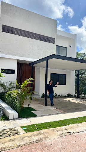 Karla Salinas Loyalty Realtors