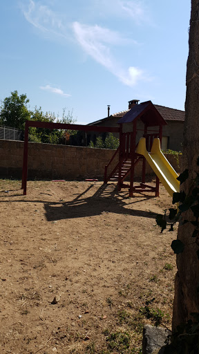 Nuevo Parque De Columpios