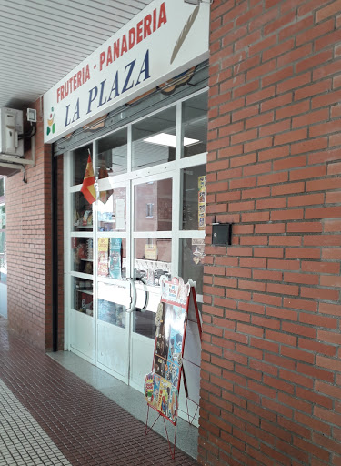 Frutería y Panadería La Plaza