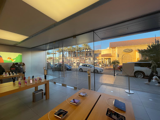 Apple Town Square - Visual