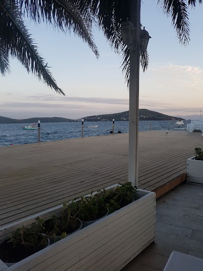 Teos Kınalıada Beach & Restaurant