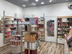 Photo n°9 de Adopt Parfums à Échirolles (Boutique de santé et beauté)