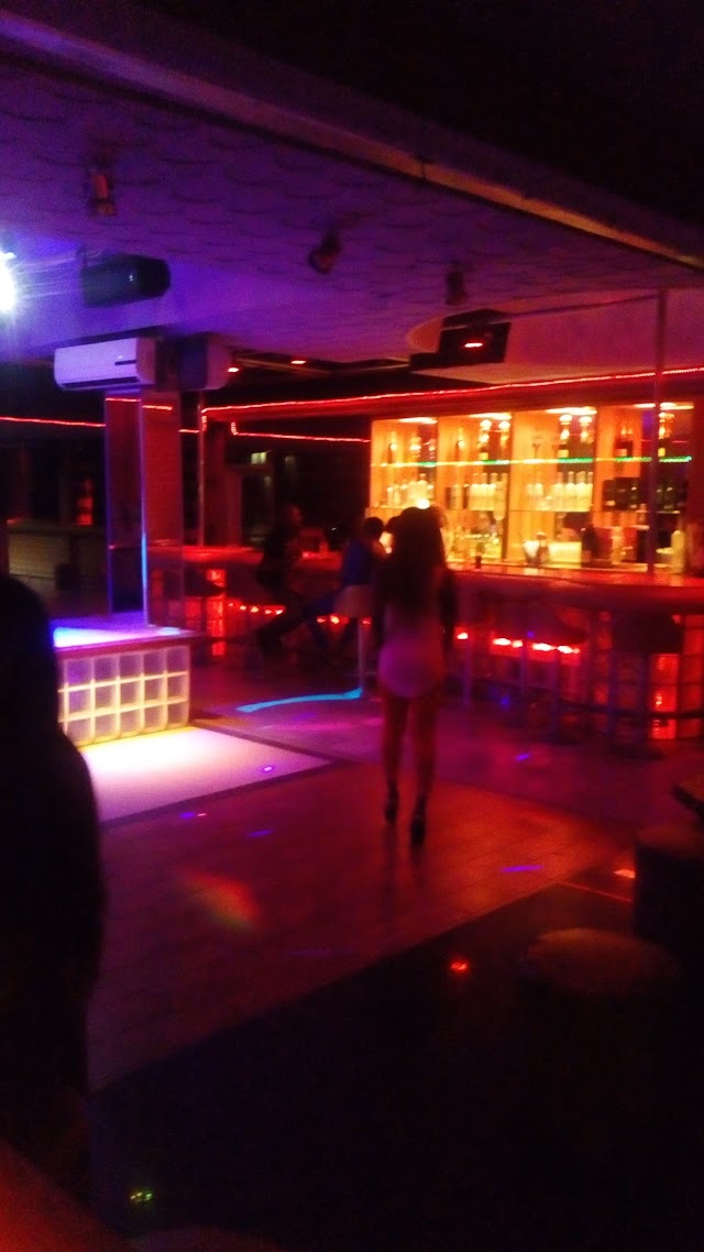 PRIVILEGE NIGHT-CLUB