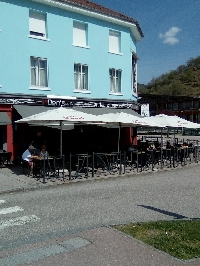 Le Den's Bar