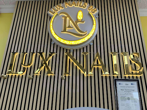Lux Nails 08