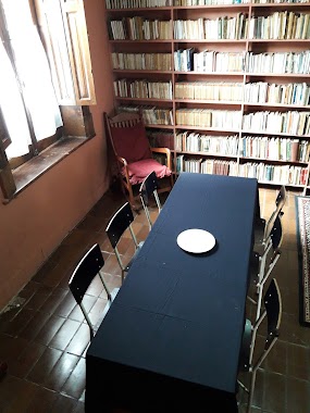 Biblioteca Jose Manuel Estrada, Author: Carlos Gonzalez