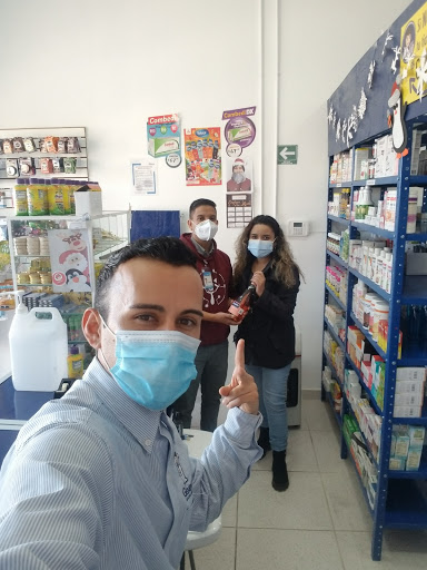 Farmacias genéricas camino real Logo