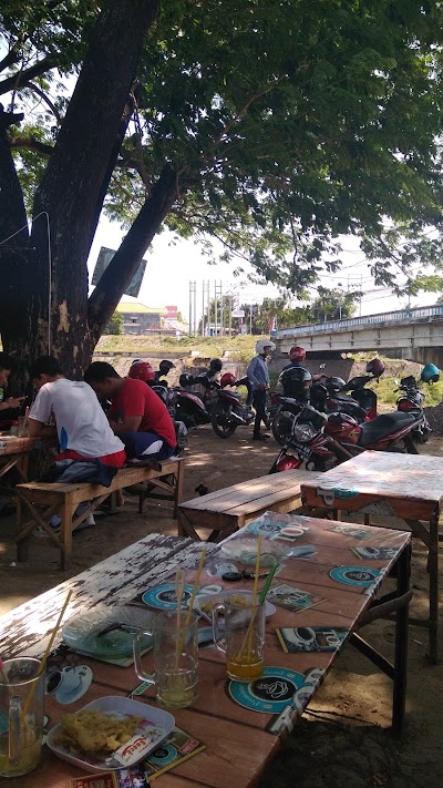 Photos of Warung Gaul Bantaran