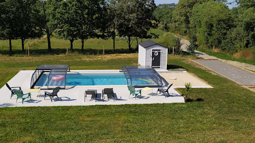 Photo de Les Gîtes de La Barbière: locations de vacances 3/15 personnes 4* avec grande piscine couverte aire de jeux en Vendée à Soullans (85300)