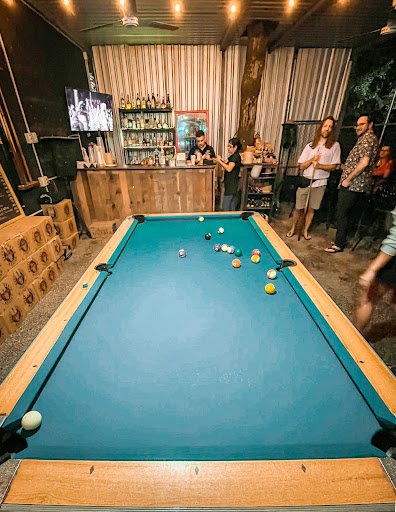 Pool & Wings - Thumbnail