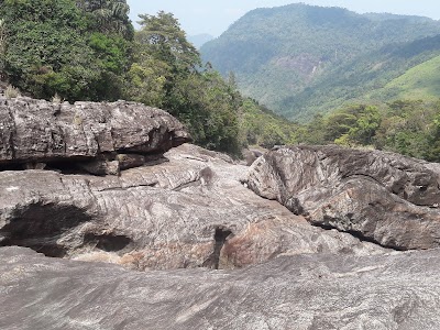 Photos of Waranagala waterfall