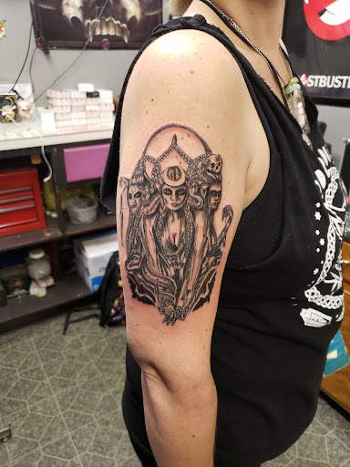 Valle Ink Tattoos & Body Piercings Logo