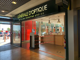 Photo n°30 de Centre commercial Carrefour La Croisette à Charleville-Mézières (Boutique de cigarettes électroniques)