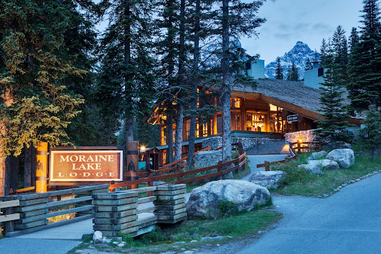 Moraine Lake Lodge by null