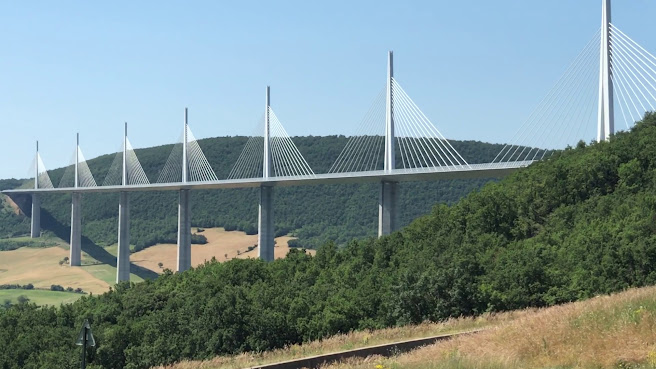 Viaduc de Millau by null