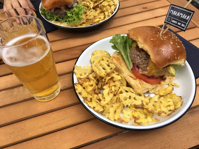makamaka Burger, Bar & Grill