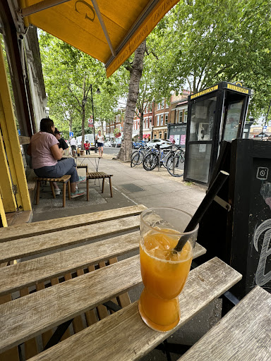 Cafe Macarong - Visual