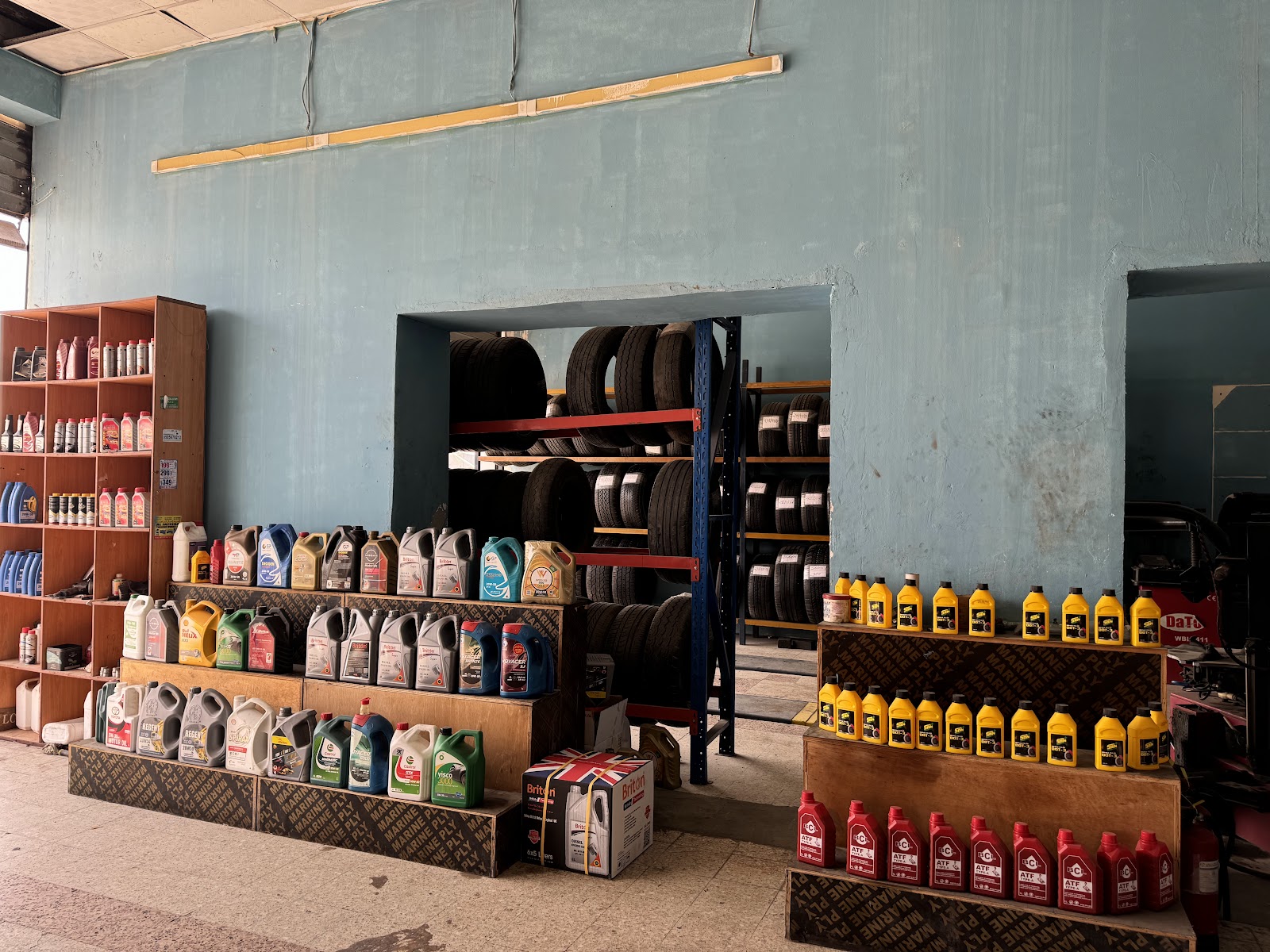 AL MADINA OIL AND TYRE CHANGING - صورة 2